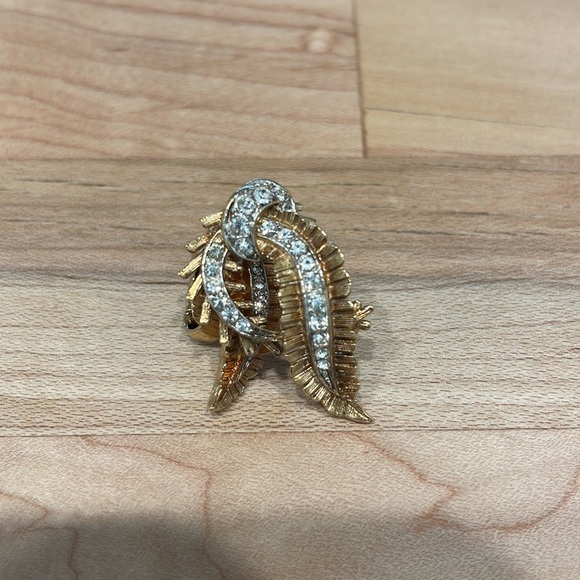 Vintage gold and diamond clip on earrings - Picture 5 of 5